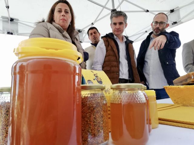La Comunidad impulsa en Albudeite la creación de la principal envasadora de miel que dará servicio a los apicultores del sureste español