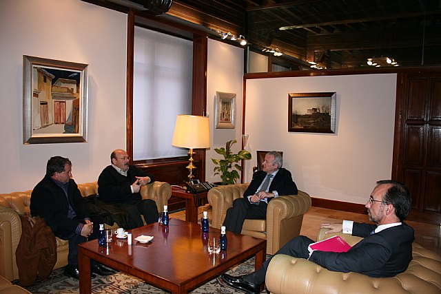 Valcárcel recibe a los alcaldes de Mula y Albudeite