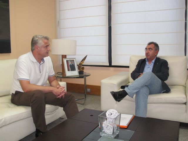 Reunión del consejero de Fomento, Manuel Campos, con el alcalde de Albudeite