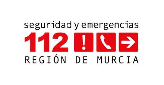 Efectivos del Plan Infomur trabajan en la extinción del incendio forestal declarado en la margen izquierda del río Mula en Albudeite