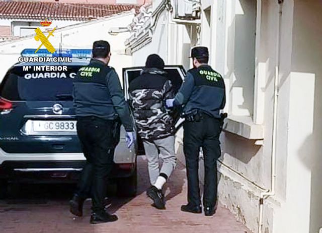 Localizan y detienen a un fugitivo en Albudeite