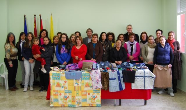 Más de una veintena de mujeres de Albudeite se forman en dos talleres de costura