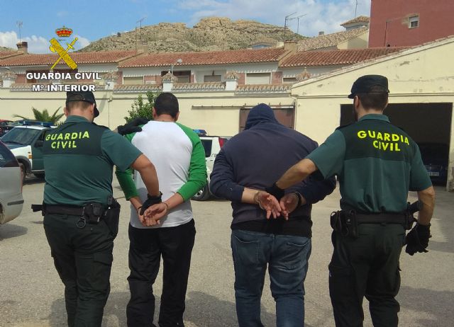 La Guardia Civil detiene en Albudeite a dos personas dedicadas a la comisión de robos con fuerza en zonas rurales