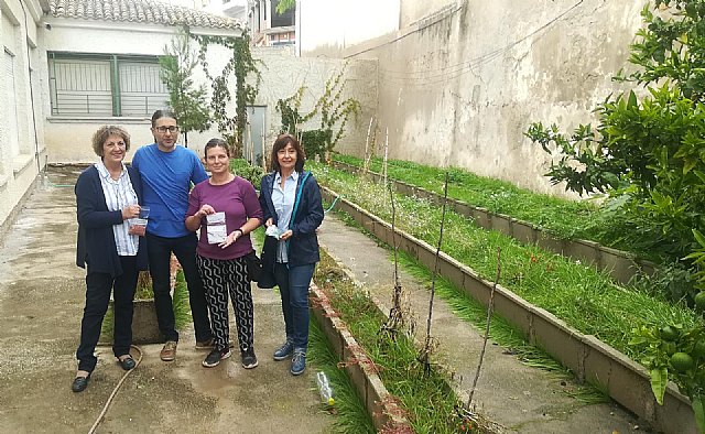 Ciudadanos impulsa los huertos escolares de la comarca del río Mula repartiendo semillas en una docena de centros